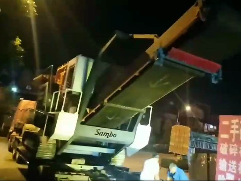 車載履帶式移動(dòng)破碎站發(fā)貨